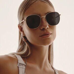 QUAY Jezabell Sunglasses